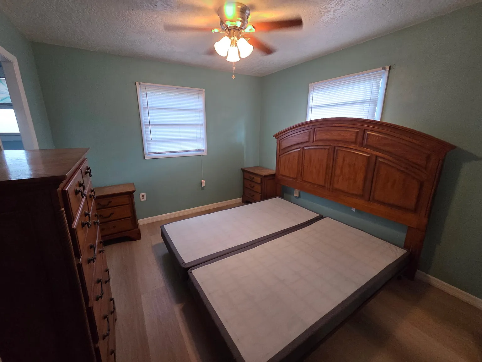 3 bed, 1.5 bath, 918 sqft, $1,850 — Photo 3