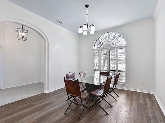 4th image of 110 Wallace Riddell Dr