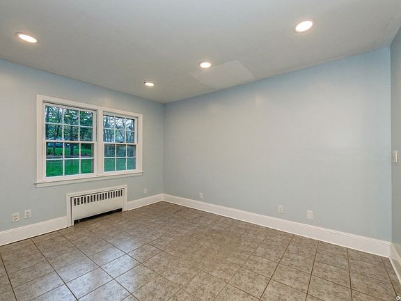 5th image of 512 Landing Ave
