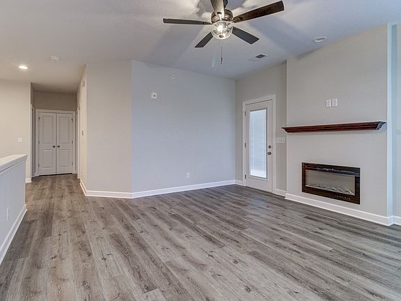 3rd image of 15108 Lamar Ave #B