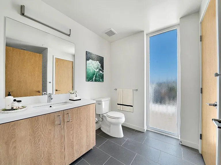 6762 Hawthorn Ave — Photo 8