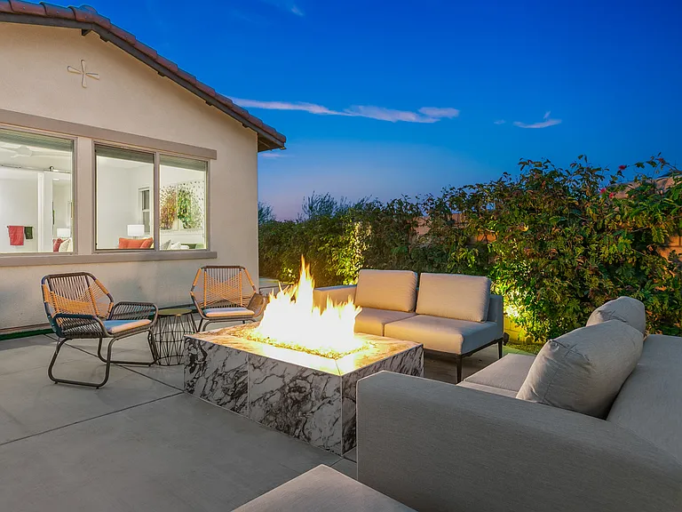 Outdoor Natural Gas Fire Pit
