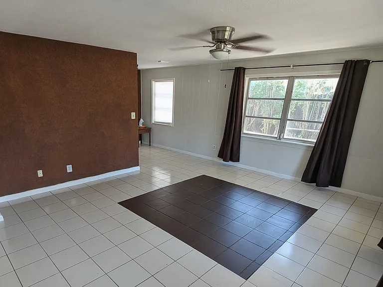 994 Coconut Cir W — Photo 8