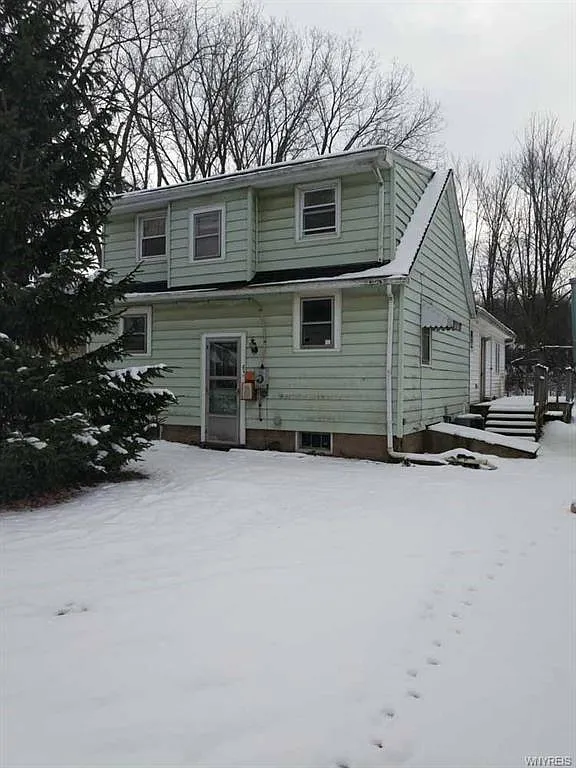 63 Russell St photo 1