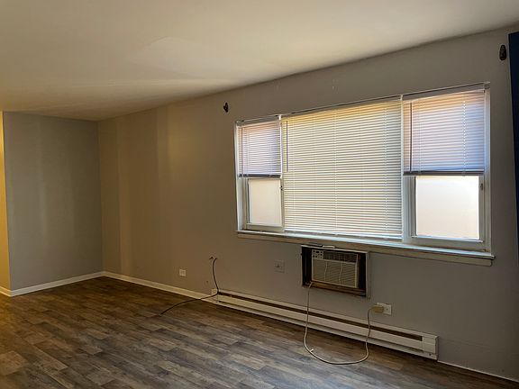 3rd image of 5920 N Kenmore Ave APT 507