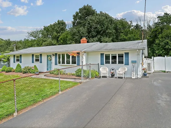 35 Arnold St, Holbrook, MA 02343