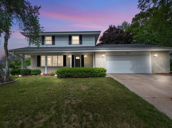 1949 Keith LANE, Grafton, WI 53024