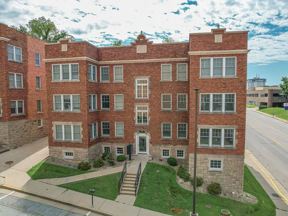 323 Washington St #102