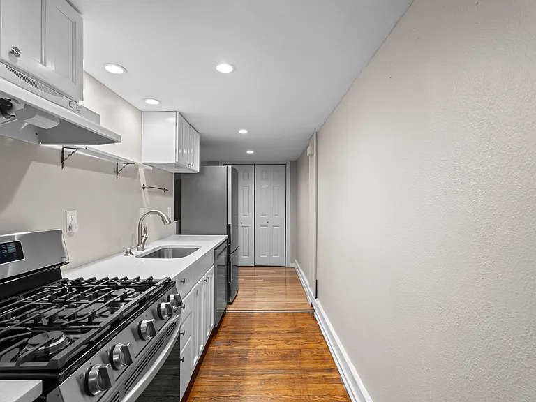 548 Chapel St #1F — Photo 7