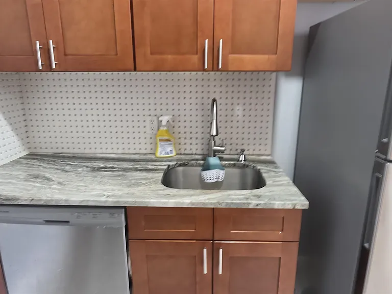100 Griffith St #1R — Photo 9