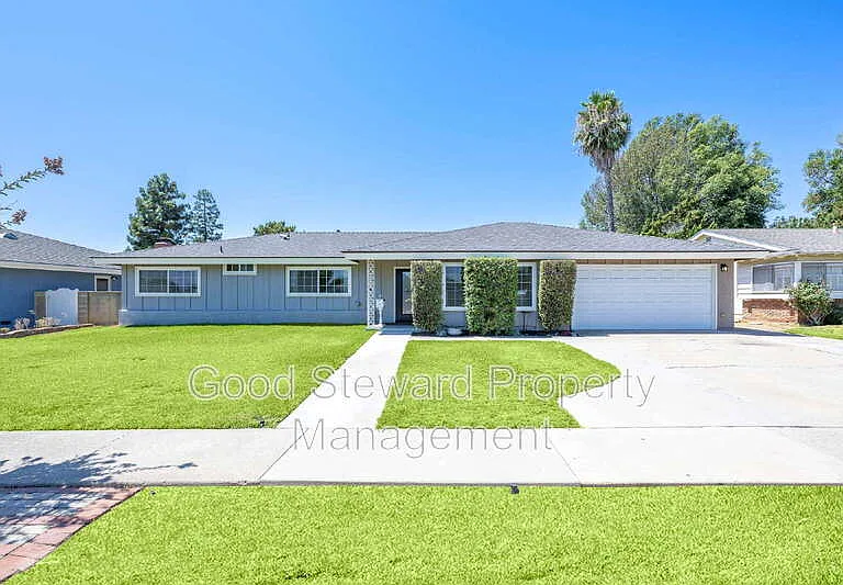 1219 N Van Buren St — Photo 1