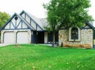 1320 Stone Meadows Dr, Lawrence, KS 66049