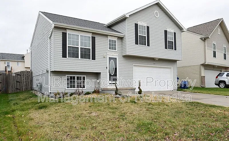 3 bed, 2.0 bath, 1048 sqft, $1,950 — Photo 2