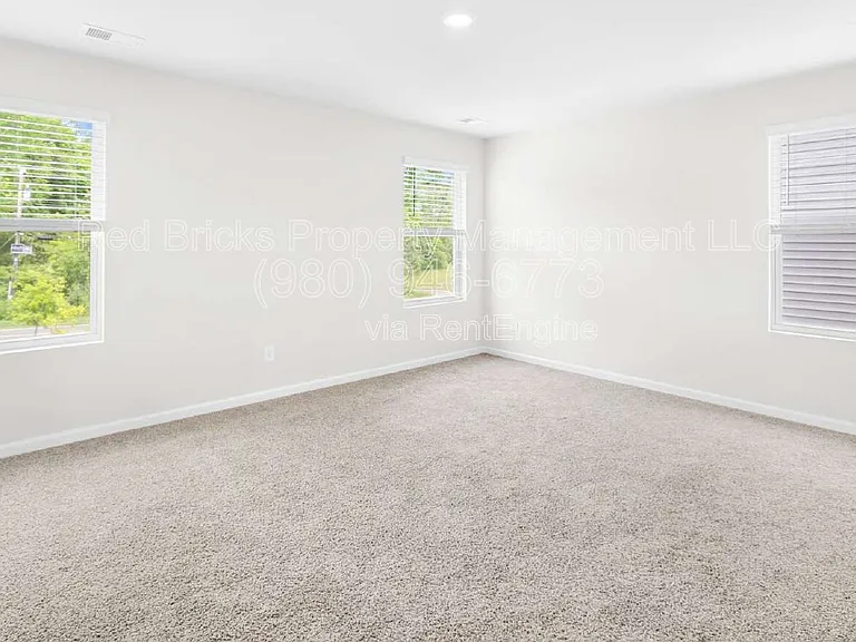 2220 Belterra Dr — Photo 11