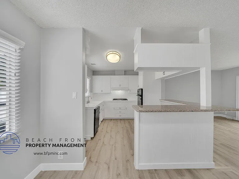 10327 Downey Ave — Photo 3