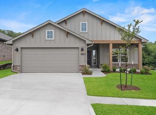 8825 Spruce St, Edmond, OK 73003