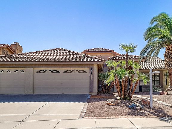 3rd image of 1155 W Iris Dr