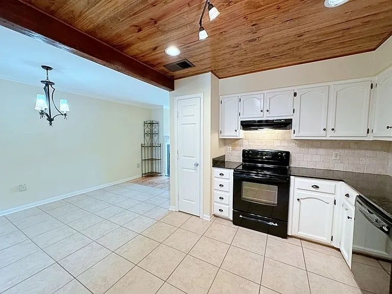 9925 Jefferson Hwy — Photo 2