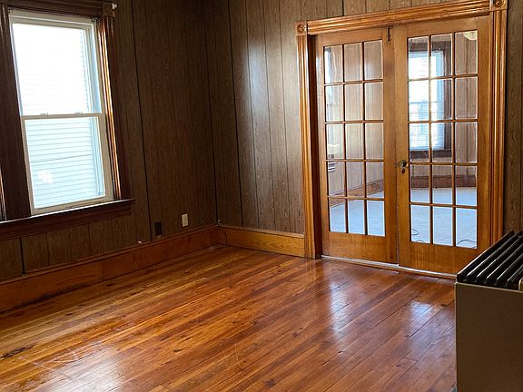 4th image of 2-185 Adams St #2
