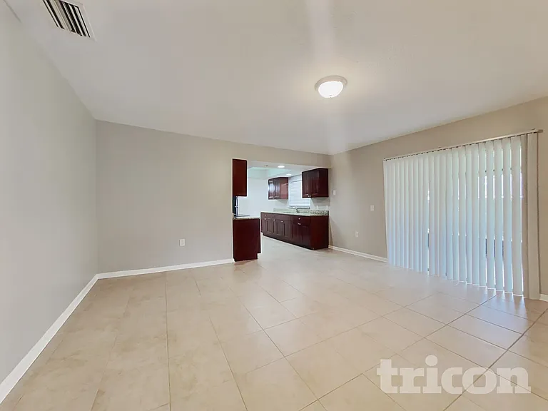 311 E Windhorst Rd — Photo 5