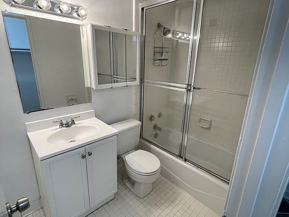 5th image of 1011 Arlington Blvd APT 111