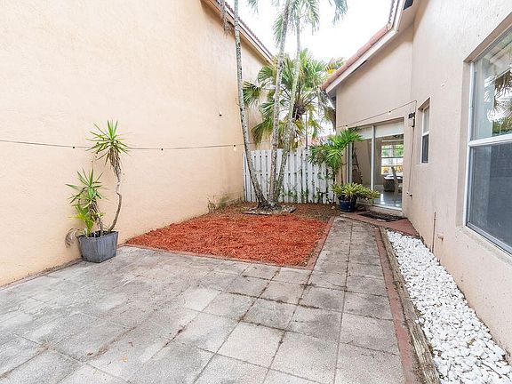 4th image of 1284 NW 125th Terrace