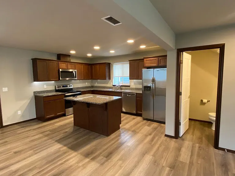 430 S Kansas Loop — Photo 2