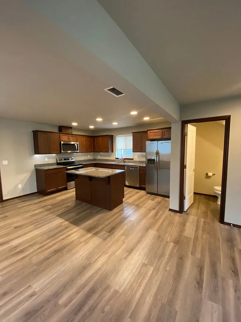 Building Photo - 430 S Kansas Loop