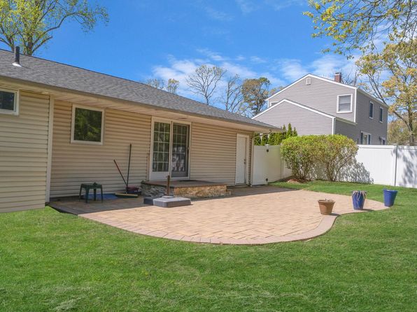 37 Balaton Avenue, Ronkonkoma, NY 11779