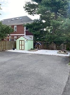 5th image of 181 Highland Ave