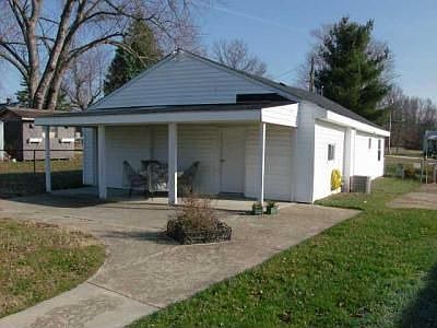 5th image of 739 Barr Dr