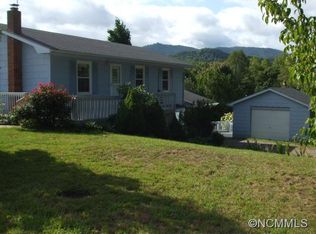 14 Essex Pl, Clyde, NC 28721