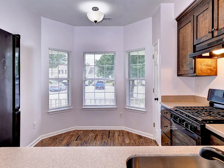 404 Crescent Ct — Photo 7