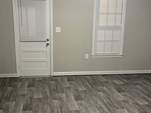 4th image of 573 Louis St #A
