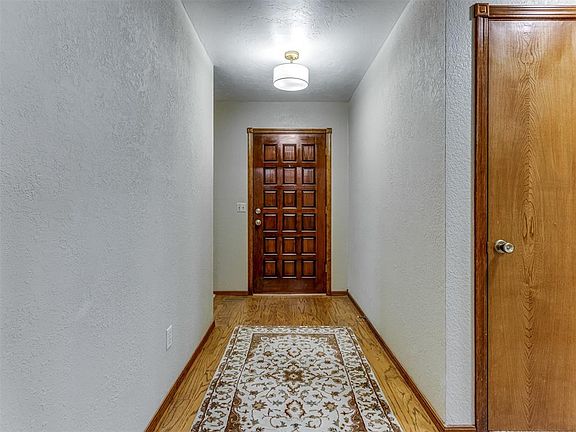 4th image of 328 E Parkland Dr