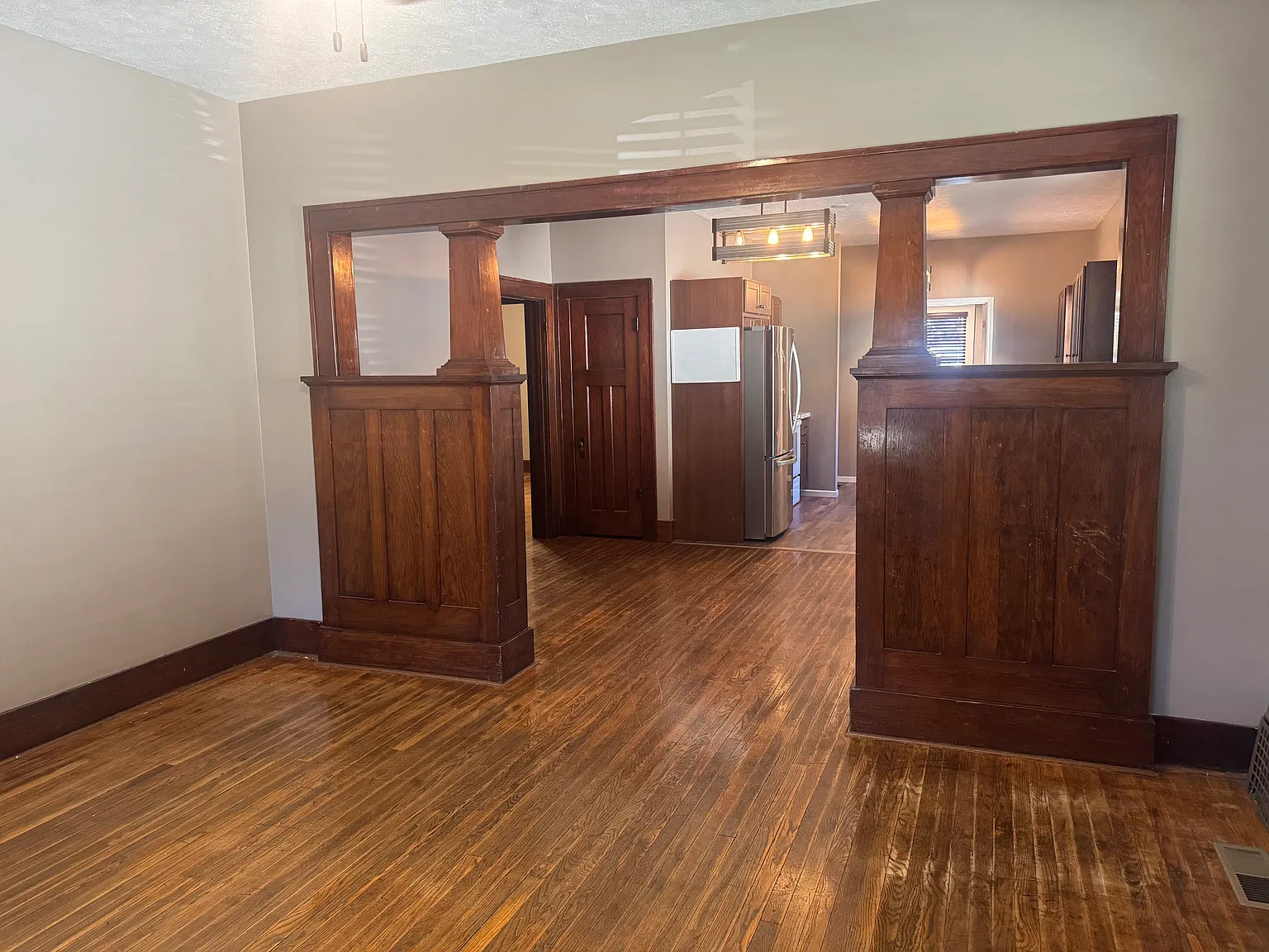 7 bed, 2000 sqft, $2,800 — Photo 3