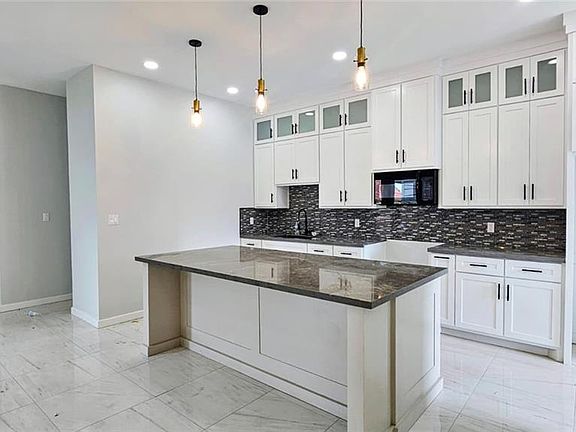 3rd image of 2707 Stablewood Ln