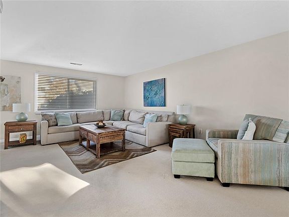 3rd image of 845 Williamsburg Cir