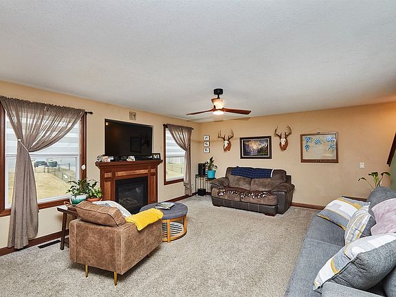 4th image of 1011 Rolling Hills Ct