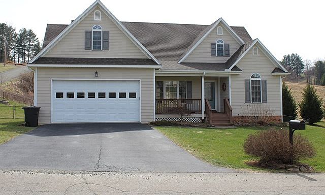 1st image of 107 Colonial Dr