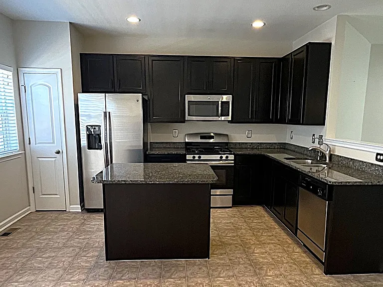 447 Toftrees Dr — Photo 7