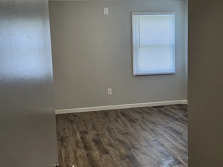 55189 Hollywood Blvd — Photo 6