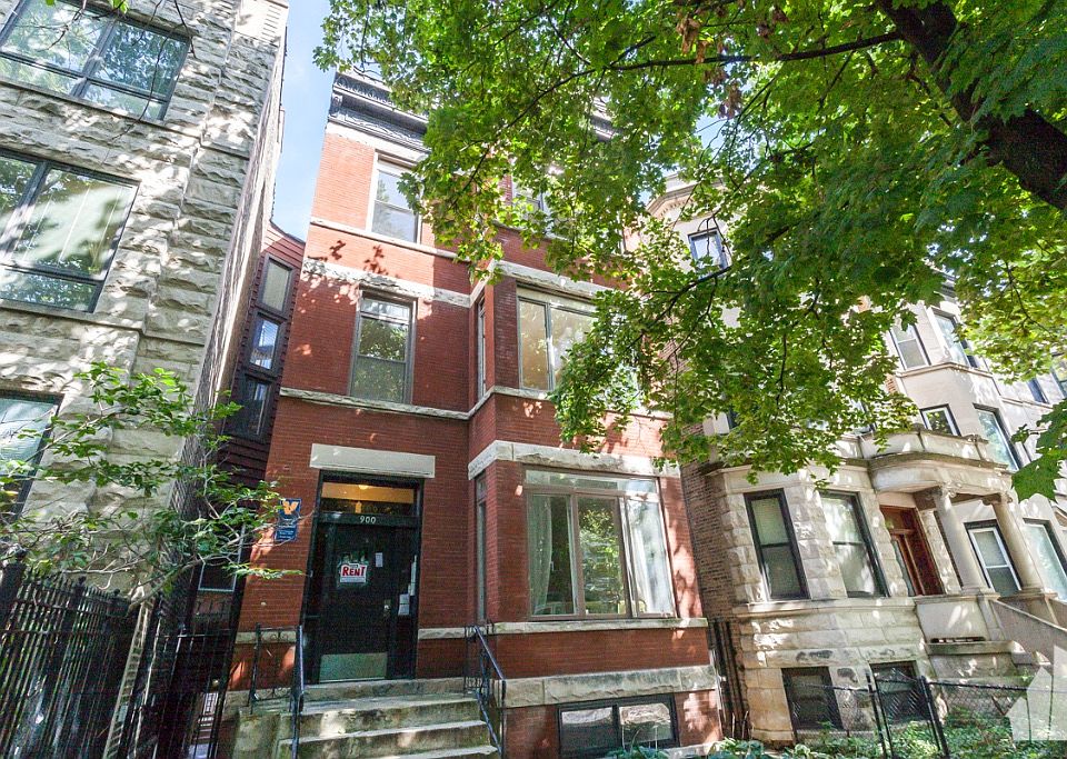 1st image of 900 W Newport Ave APT 1