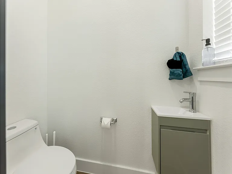 1004 Travis Ave #112 — Photo 22