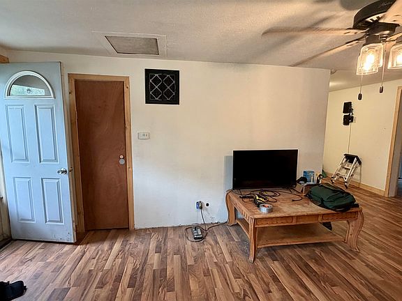 3rd image of 1006 University Ave W