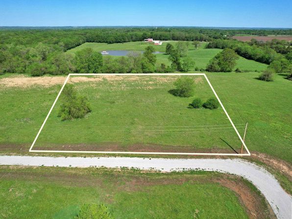 16 Countryside Cir, Otterville, MO 65348