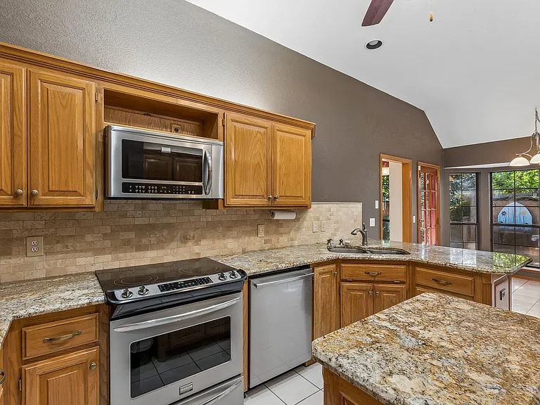 1820 Chelsea Dr — Photo 11