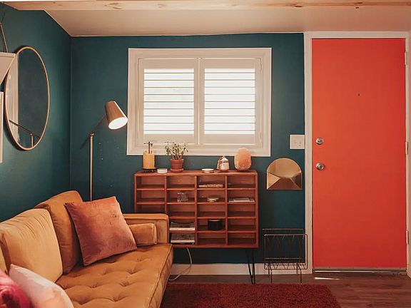 Fully furnished one bedroom bungalow with loads of charm and personality