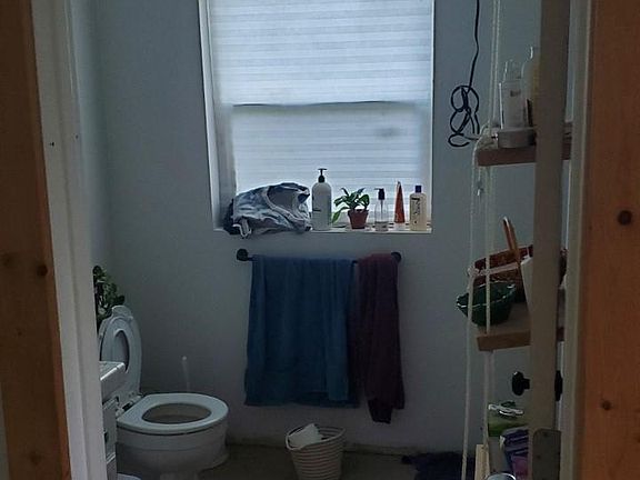 4th image of 1704 S Visscher St