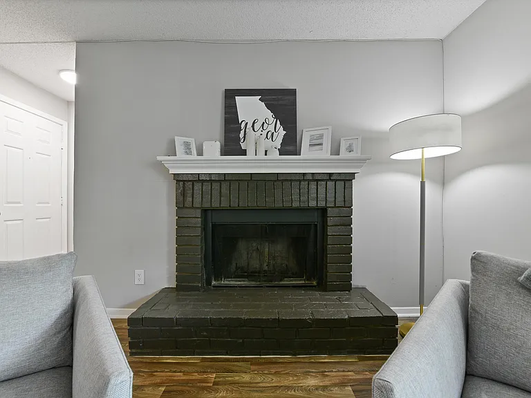 450 Waldan Cir — Photo 4
